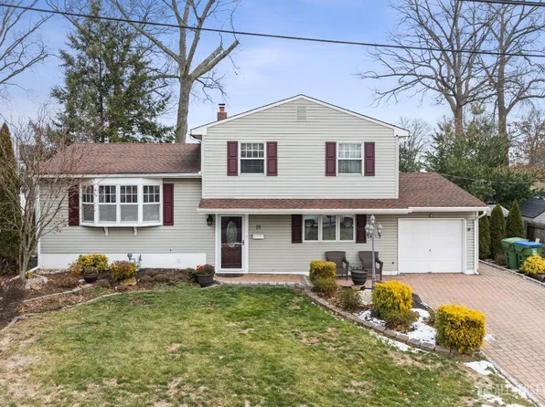 21 McGinnis Rd, Edison, NJ 08817