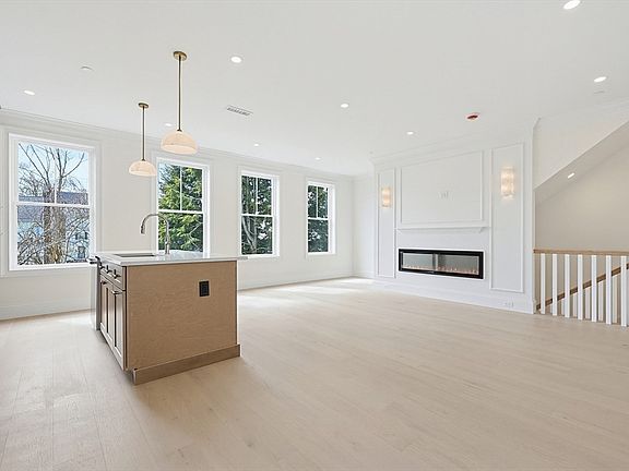 4th image of 257-257 Market St #R