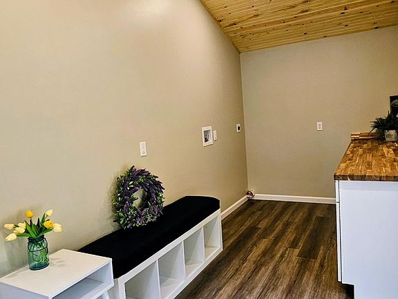 4th image of 1106 New Columbia Rd