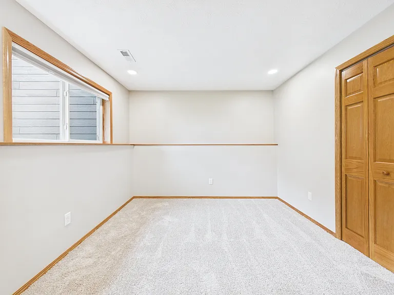 2505 N Vincent Ave — Photo 26