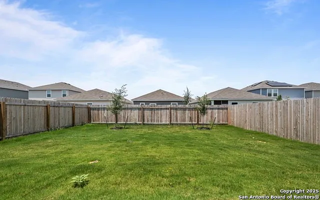 5 bed, 3.0 bath, $2,400 — Photo 2