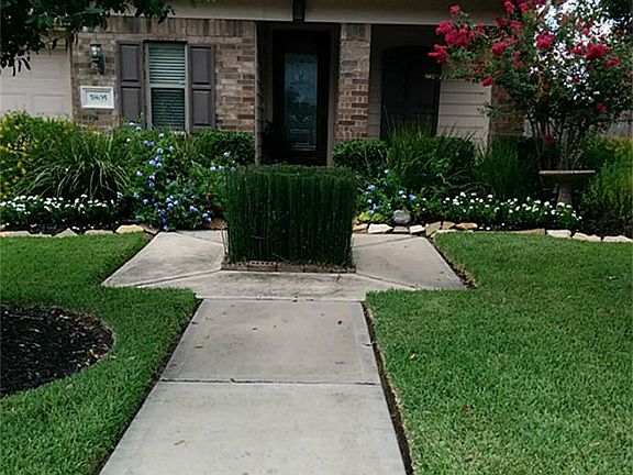 Inviting front walkway