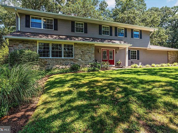 3rd image of 550 Heavitree Ln