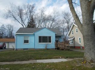 882 W Spruce Ave, Ravenna, OH 44266