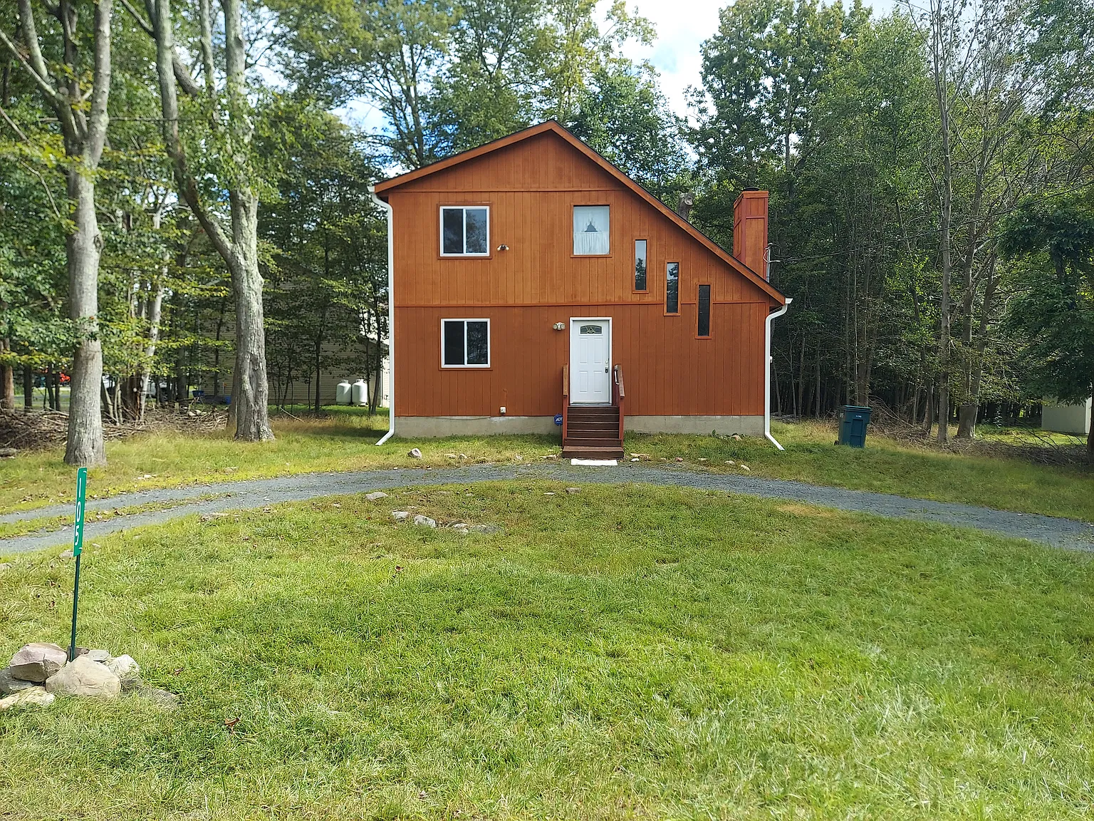 3 bed, 1100 sqft, $1,799 — Photo 1