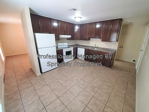 5th image of 1007 E Avenue O