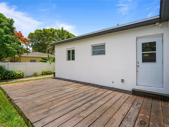 1081 NE 166th St, North Miami Beach, FL 33162