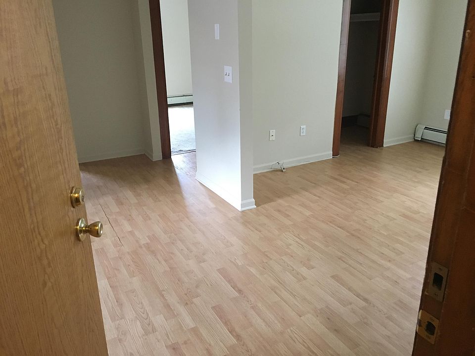 1st image of 124 N Summit St APT 3