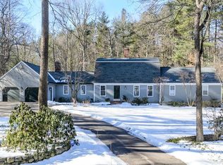 14 Pleasant St, Dover, MA 02030