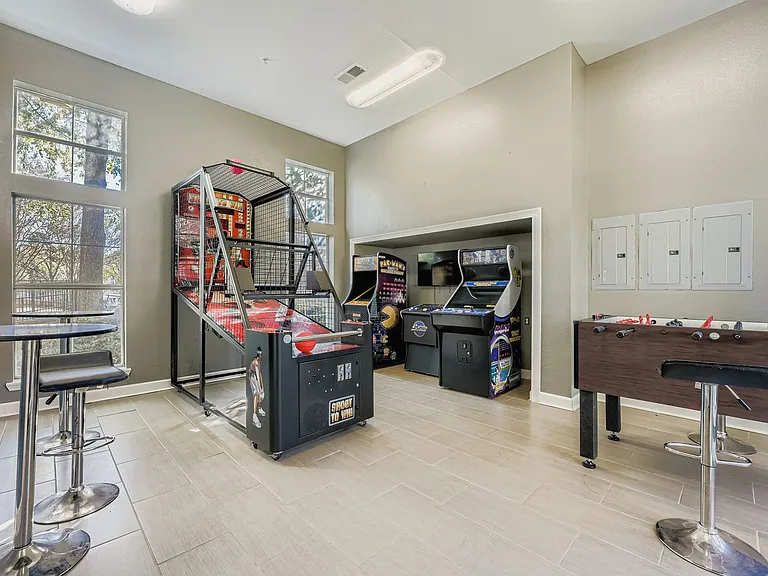 Ascent at Windward — Photo 24