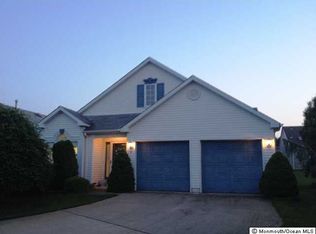 8 Chadwick Sq, Jackson, NJ 08527