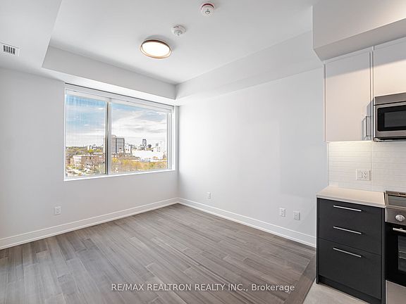 5th image of 664 Spadina Ave #904