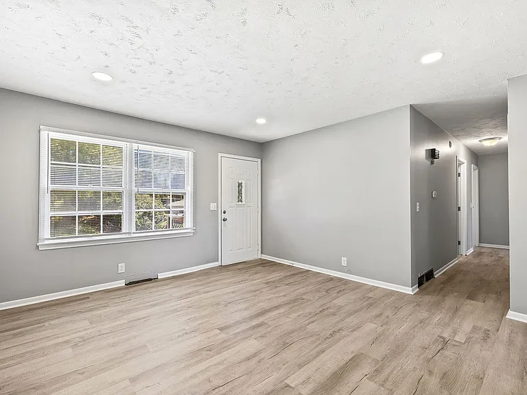 5508 S 122nd St — Photo 24
