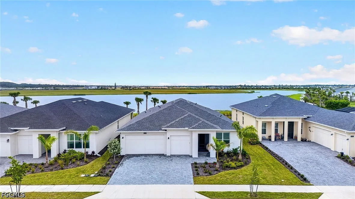 2 bed, 2.5 bath, 2424 sqft, $10,000 — Photo 1