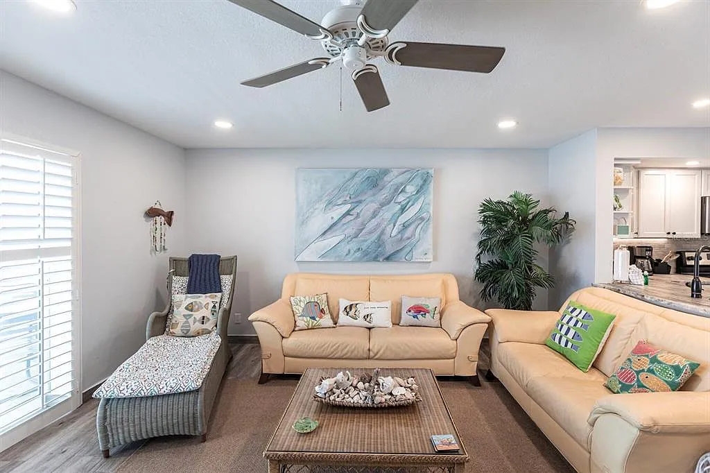 2 bed, 2.0 bath, 1043 sqft, $10,230 — Photo 4