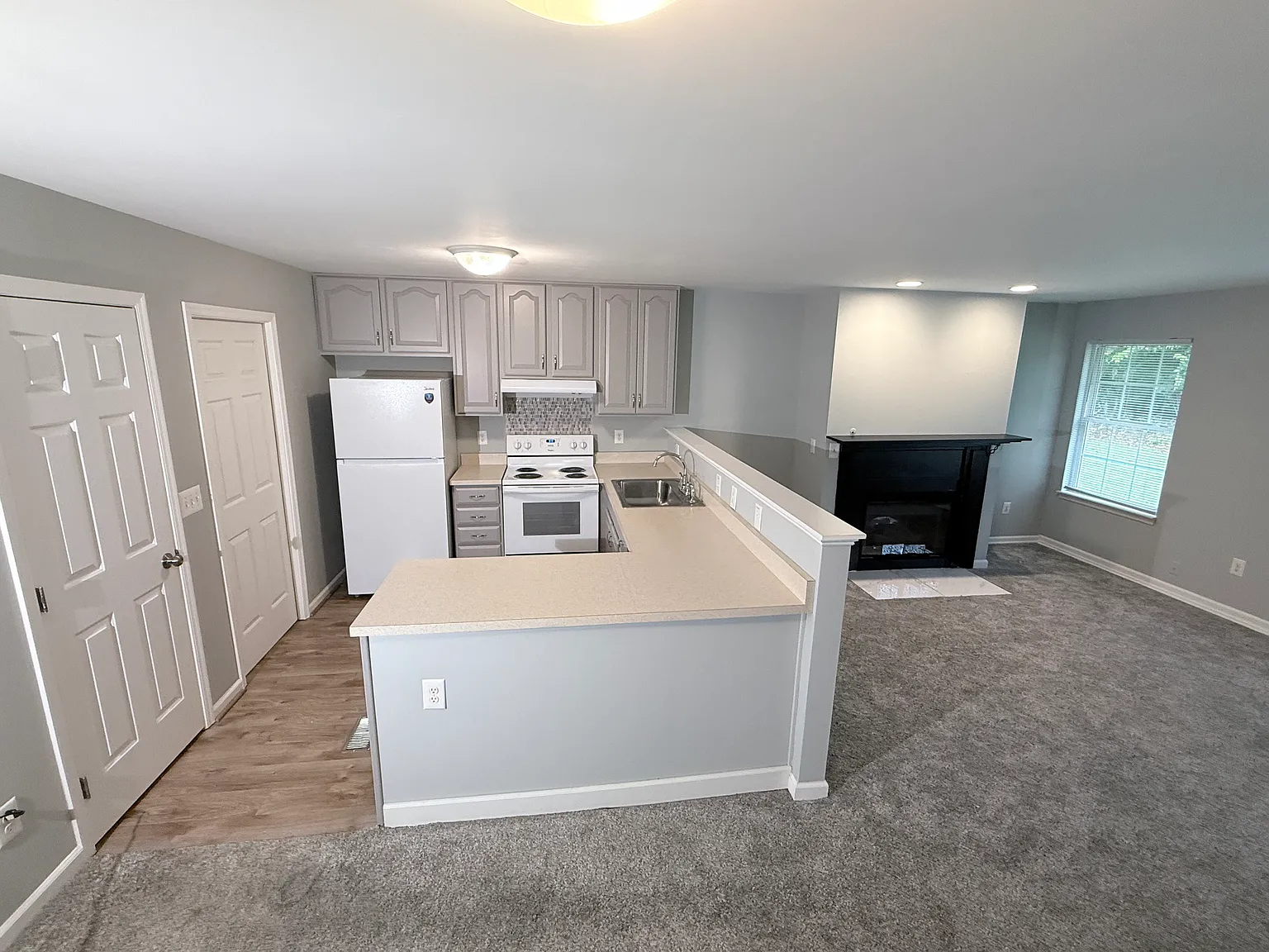 3 bed, $1,600 — Photo 2
