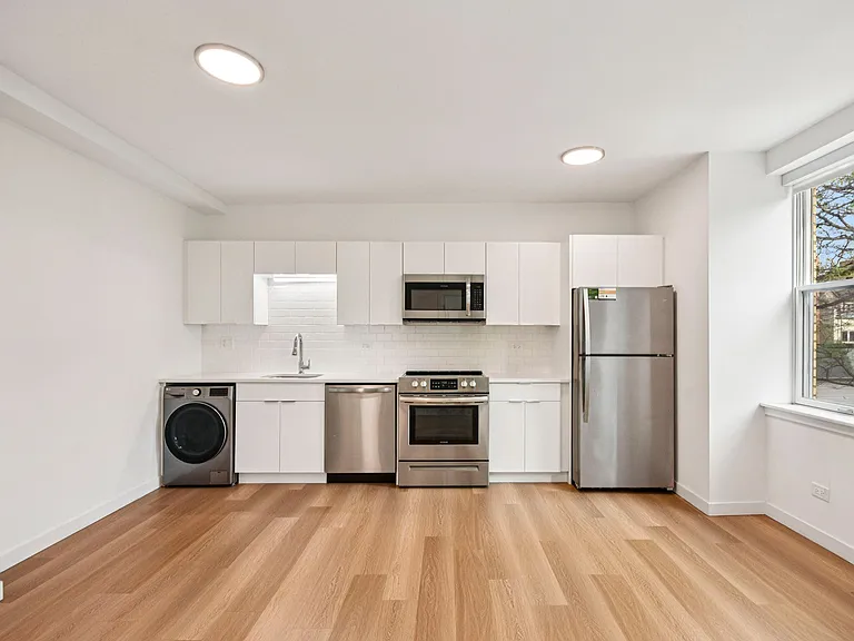 1650 W. Roscoe St. — Photo 31