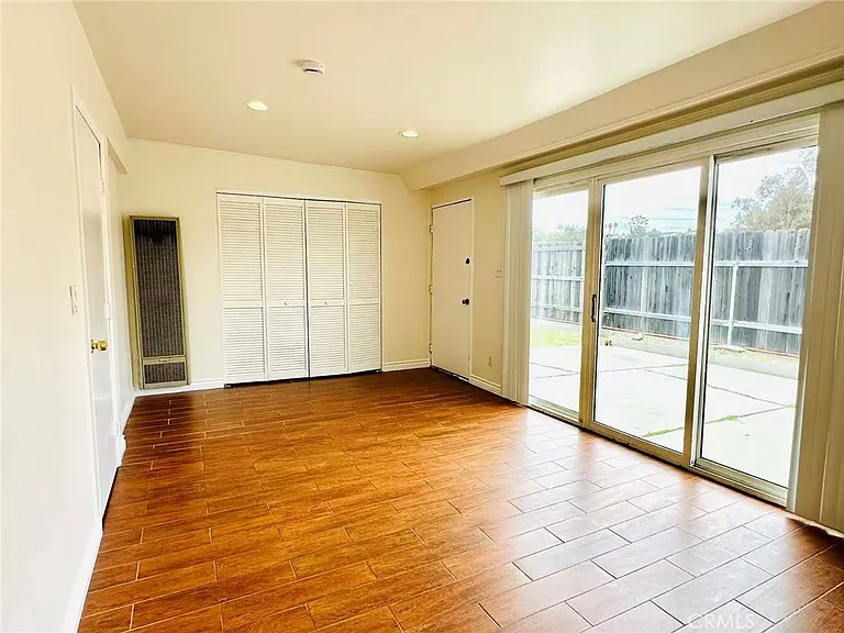 400 E Fernfield Dr — Photo 32