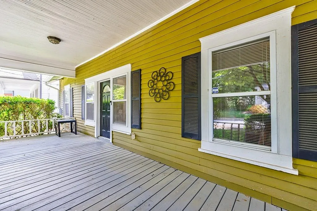 3 bed, 2.0 bath, 1324 sqft, $2,850 — Photo 2