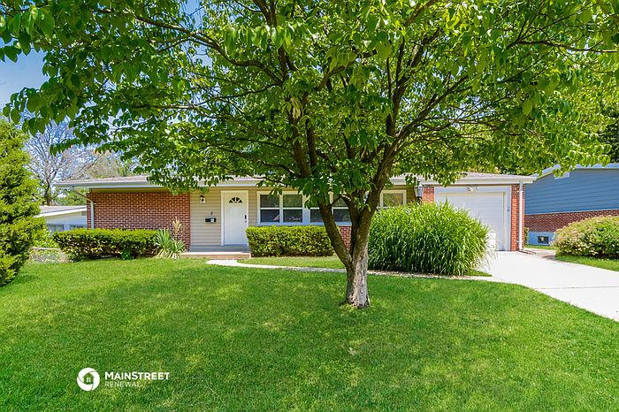 1st image of 2 Bridle Path Ct