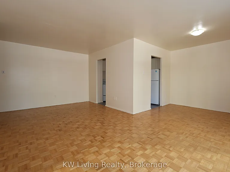 33 Central Pkwy W #203 — Photo 6