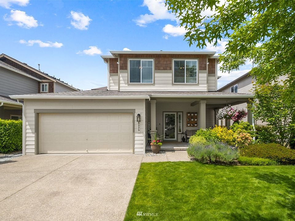 Front of home with 2 car garage>