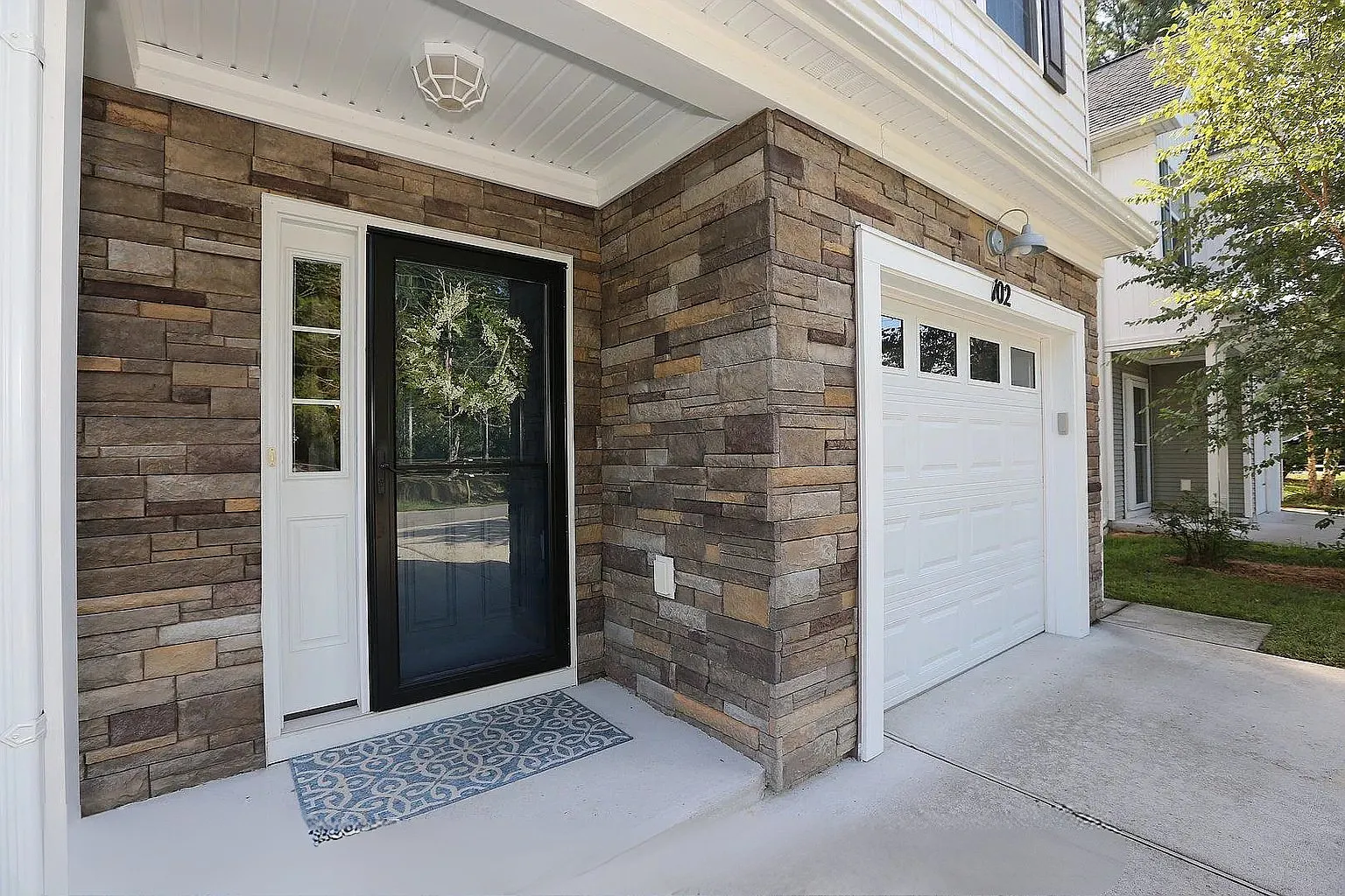 3 bed, 2.5 bath, 1714 sqft, $2,799 — Photo 2