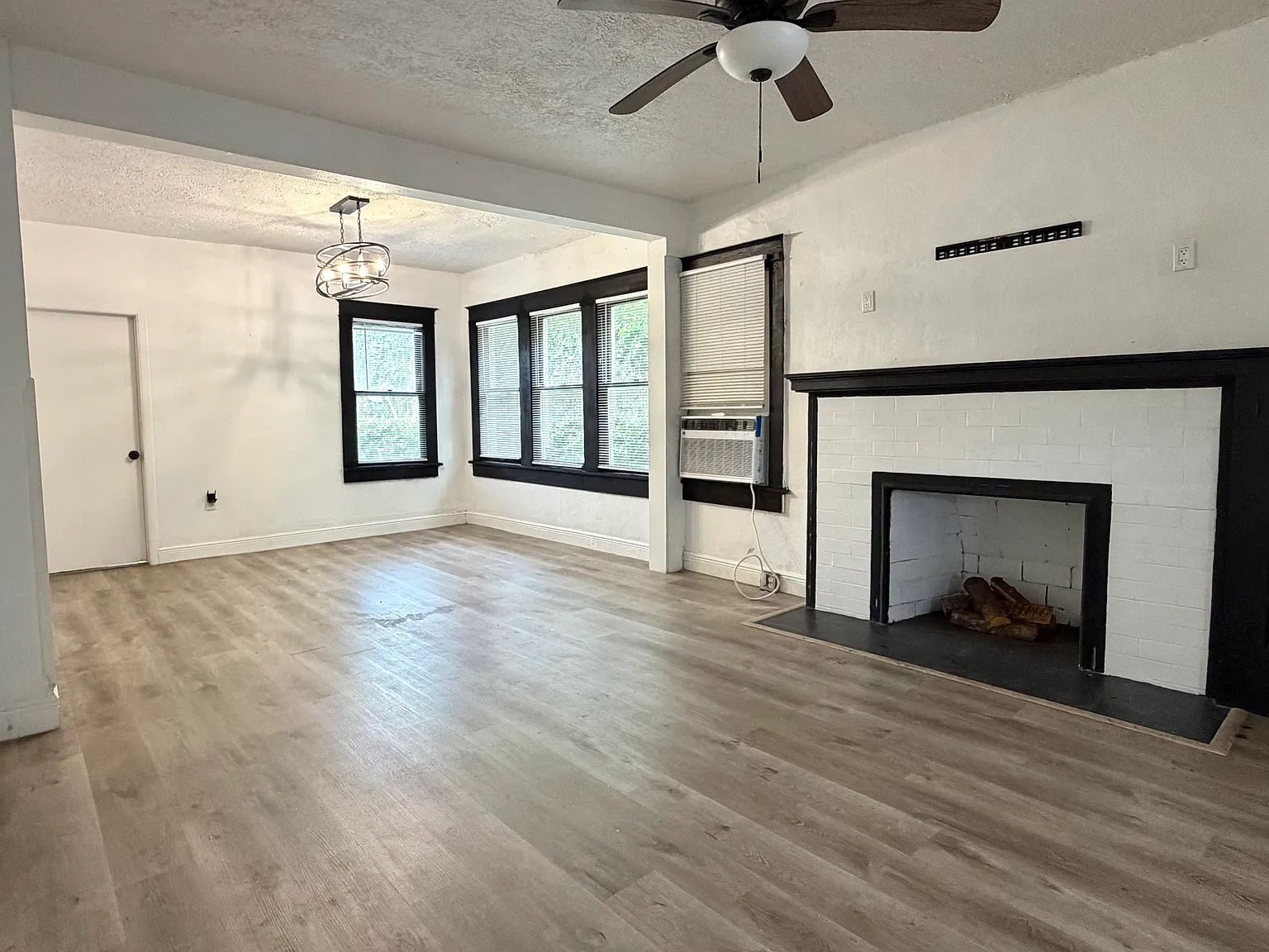 1 bed, 900 sqft, $1,950 — Photo 3