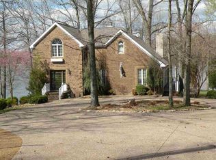 391 Raintree Dr, Eddyville, KY 42038