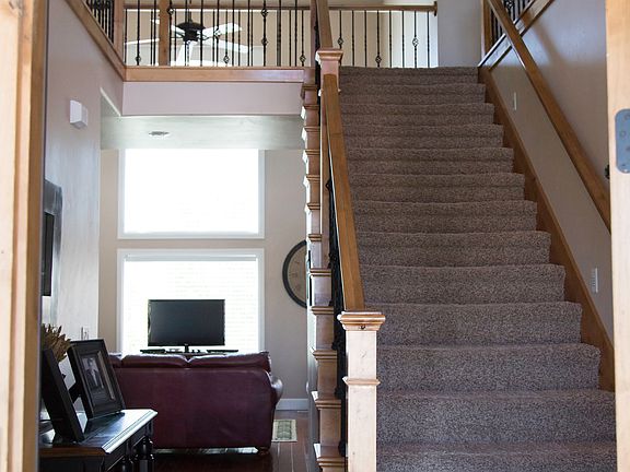 2nd image of 543 W Aspen Hills Blvd