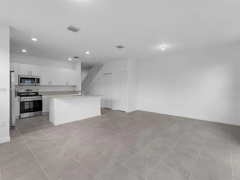 191 SE 11th Ave #0 — Photo 13