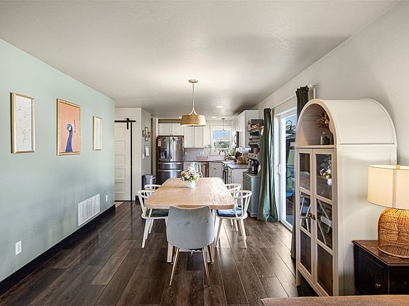 4th image of 1004 N Camas Ln