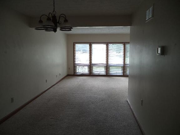 3rd image of 5010 Winthrop Dr