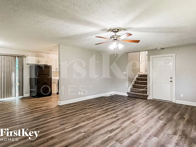 103 Walnut Way — Photo 8