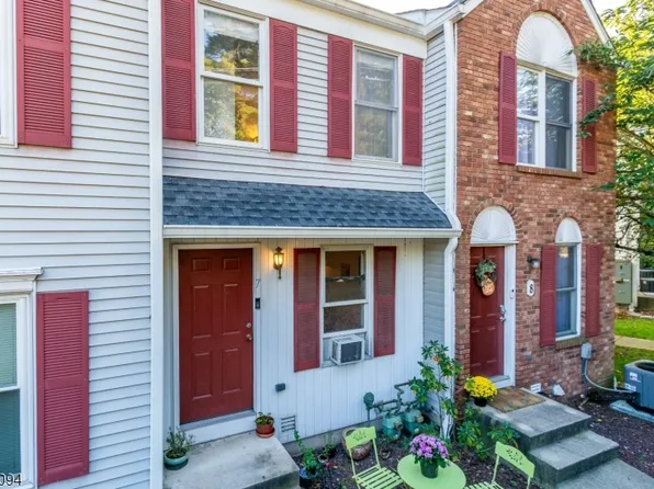 7 Colonial Ct, High Bridge Boro, NJ 08829