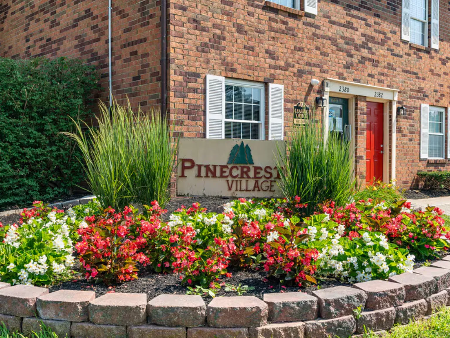 Welcome Pinecrest Village Apartments - Find your new home at a great price and location! — Photo 1