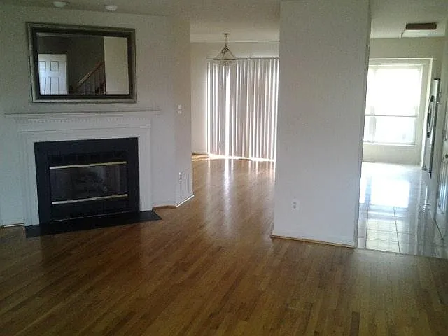 3 bed, 1800 sqft, $2,700 — Photo 4