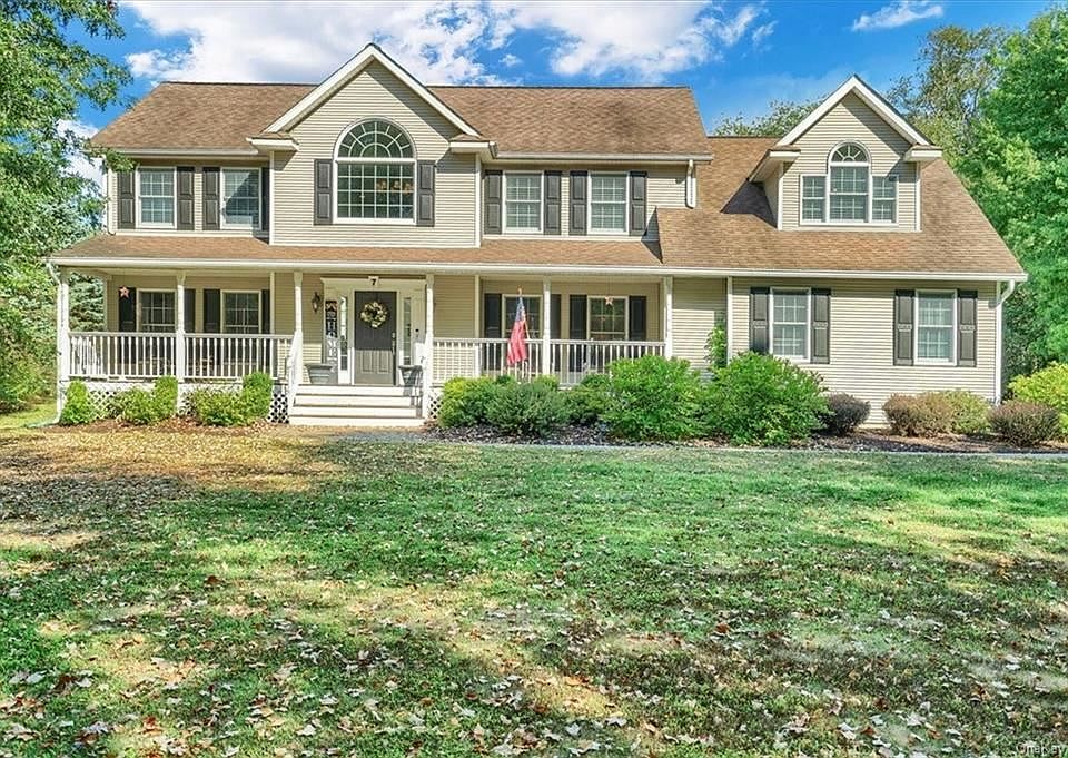 1st image of 7 Kimberly Dr