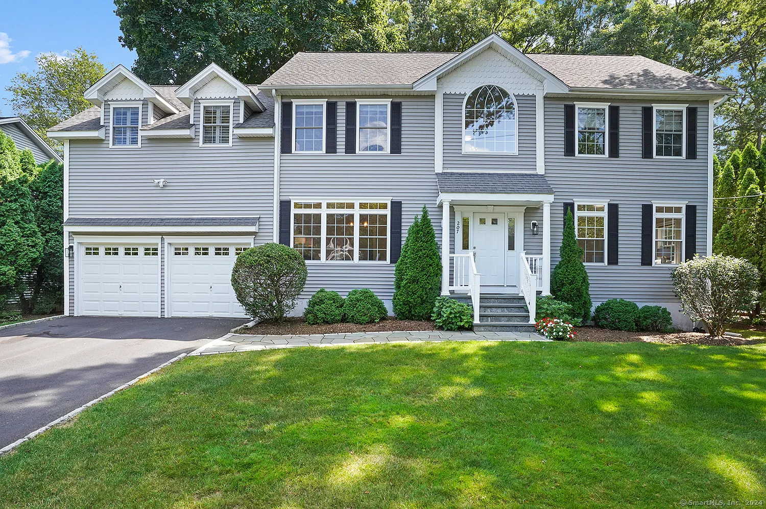 207 Windsor Road photo 1