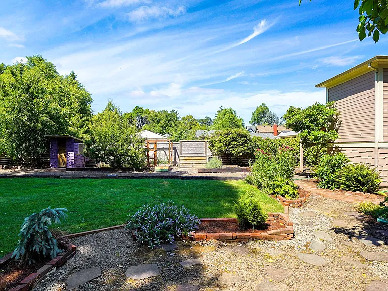 295 22nd St SE — Photo 18