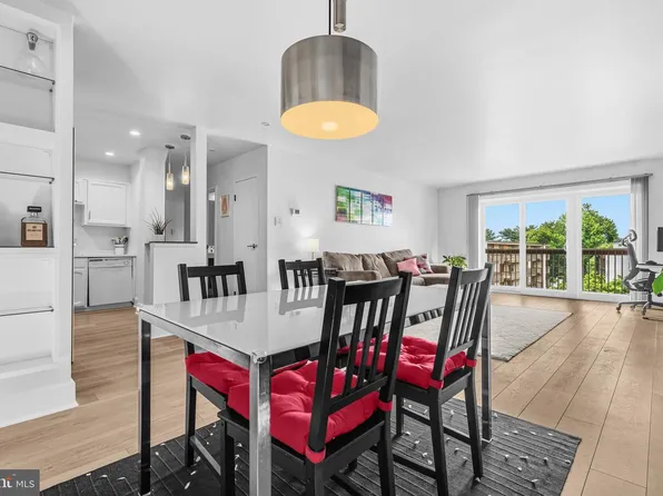 7400 Lakeview Dr #N404, Bethesda, MD 20817