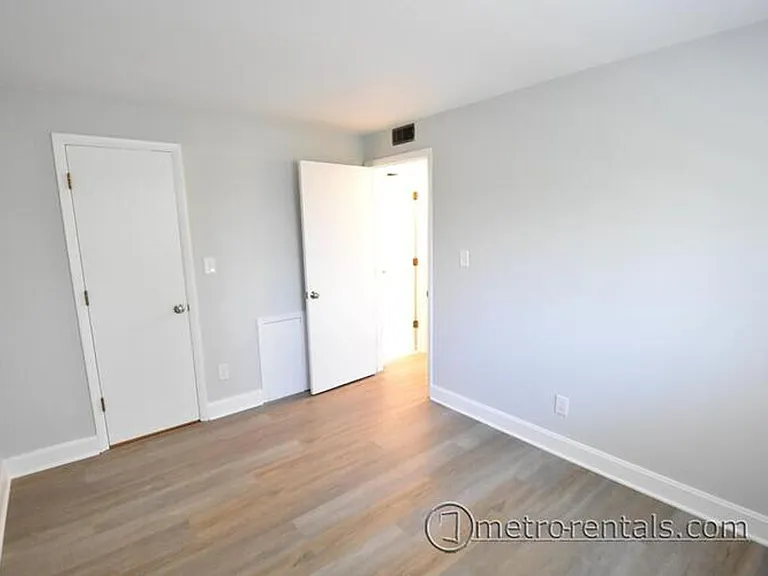 518 Oakland Park Ave — Photo 11