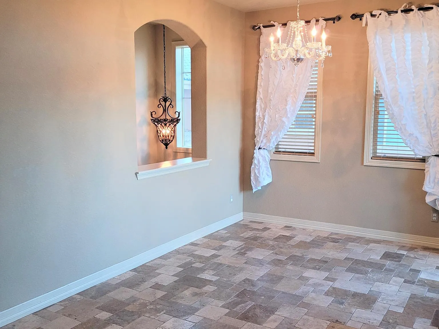 10075 Bluffmont Ct — Photo 2