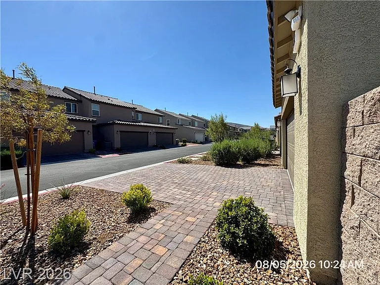 2602 Cava Tirreni St — Photo 45