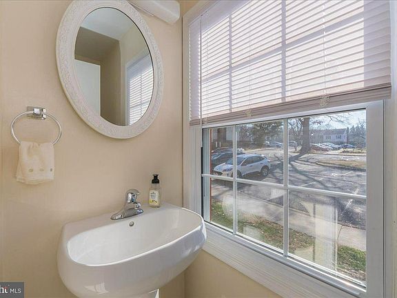 4th image of 4901 Van Walbeek Pl