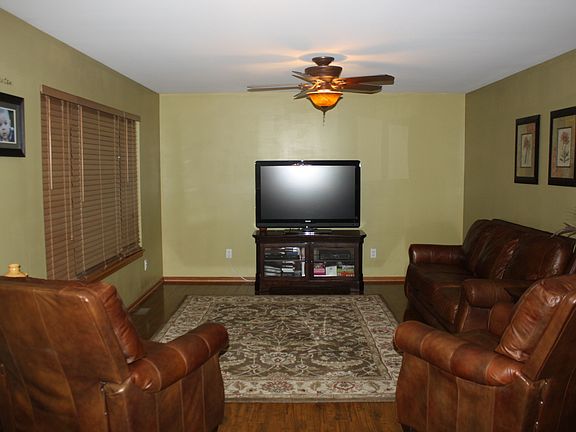 Family Room 16'6" x 13'0"