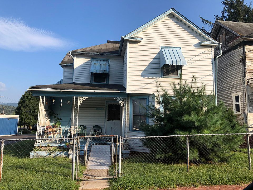 2nd image of 208 E Beech St