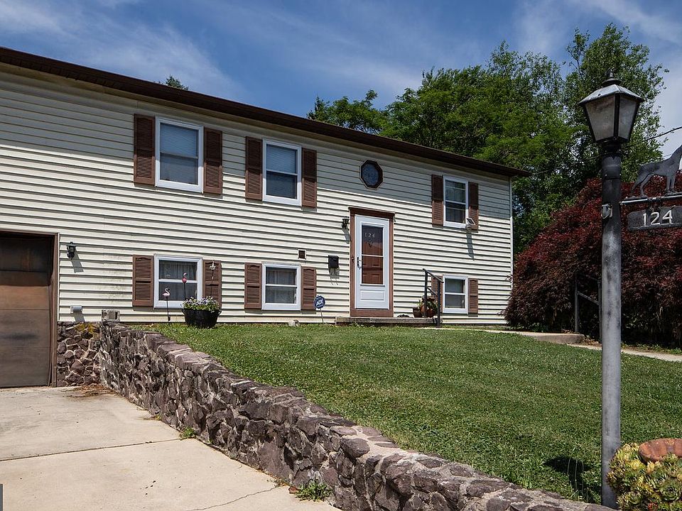 1st image of 124 Evergreen St