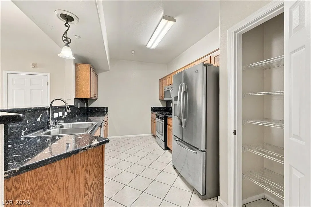 5855 Valley Dr — Photo 4
