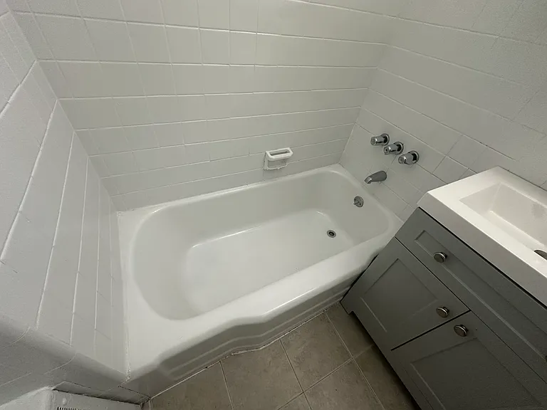 E Curtis St — Photo 15
